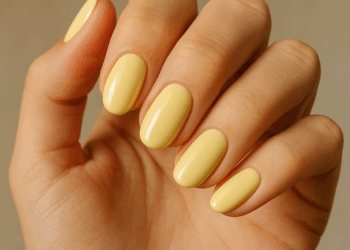 Las uñas en tono amarillo mantequilla se perfilan como la tendencia de manicura para despedir el verano 2025 – Dimension Turistica Magazine