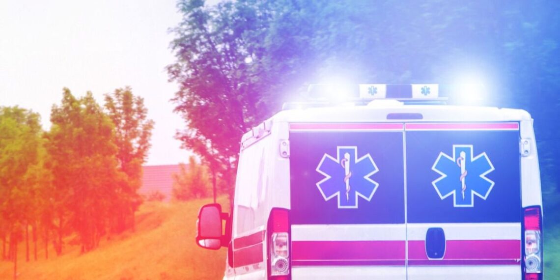 Autobús de pasajeros vuelca en la carretera México Tuxpan; reportan varios heridos