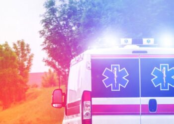 Autobús de pasajeros vuelca en la carretera México Tuxpan; reportan varios heridos