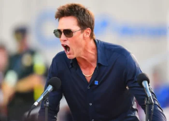 ¡Todo un maloso! Tom Brady ya luce los colores de los Raiders