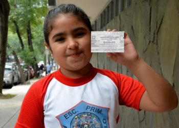 ¿A qué alumnos les darán vales escolares el 1 de septiembre?