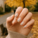 10 razones por las cuales cambiaré mis uñas largas por una manicura minimalista en otoño 2025
