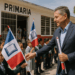 Alcalde de Puebla entrega banderas en escuelas, juntas auxiliares e inspectorías