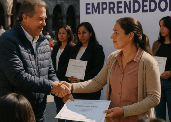 Alcalde de Puebla entregó reconocimientos a 200 emprendedoras