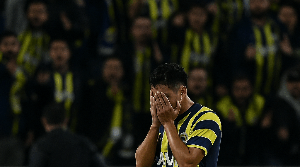 Edson Álvarez, destrozado por afición de Fenerbahce tras su debut