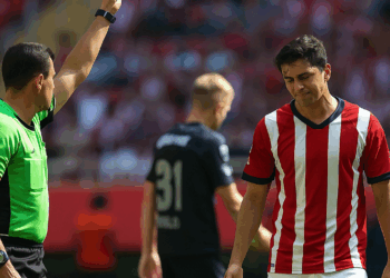 Otra vez el arbitraje afectó a Chivas con todo y el triunfo sobre América
