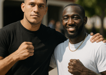 David Benavidez presume foto con Crawford tras derrota de Canelo Álvarez