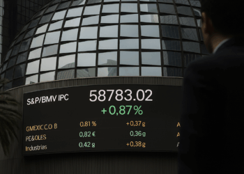 Bolsa mexicana toca un nuevo máximo intradía; mineras y Alsea lideran las ganancias