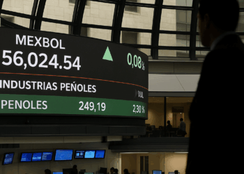 Bolsa mexicana avanza levemente; acciones de Peñoles lideran las ganancias