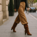 Las botas slouchy de los 70 regresan y estos son los mejores pantalones para usarlas en otoño 2025