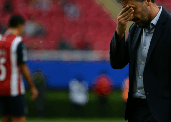 Chivas: Milito, con el peor inicio de proceso en dos décadas