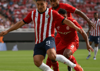 Chivas vence 3-1 al Necaxa en el inicio de la jornada 10
