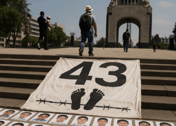 Finaliza conmemoración por Ayotzinapa; Gobierno CDMX reporta incidentes menores