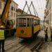Vídeo. Retiran restos del funicular de Lisboa tras accidente mortal