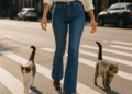 Eiza González luce jeans bootcut de los 70 que regresan con botas vaqueras al 2025
