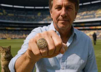 Emilio Azcárraga presume anillo especial del tricampeonato con América