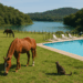 caballos, albercas y una laguna hermosa