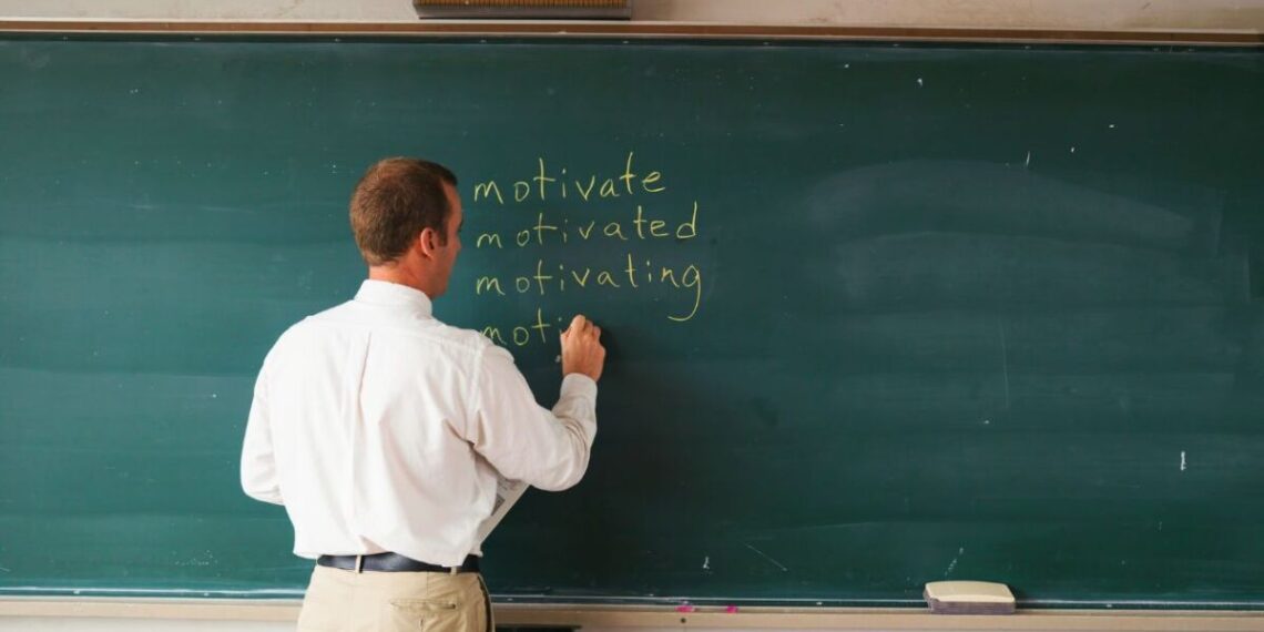 Alumnos del Cetis 78 de Tamaulipas golpean a director del plantel