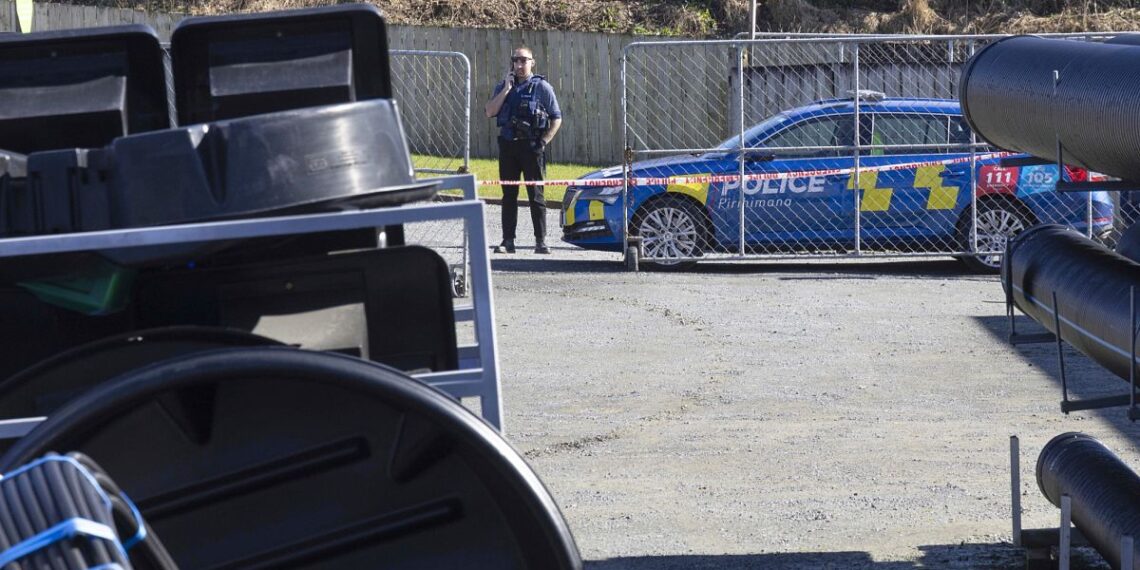 La Policía de Nueva Zelanda mata a un fugitivo que vivió casi 4 años en un bosque con sus 3 hijos