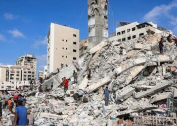 Israel destruye otro gran edificio de viviendas en Ciudad de Gaza