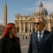 Karol G luce un vestido de diva de Hollywood para cantar en el Vaticano con Andrea Bocelli