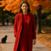 Zapatos rojos, vestido rojo y labial rojo, Katie Holmes triplica su elegancia con el color del otoño 2025