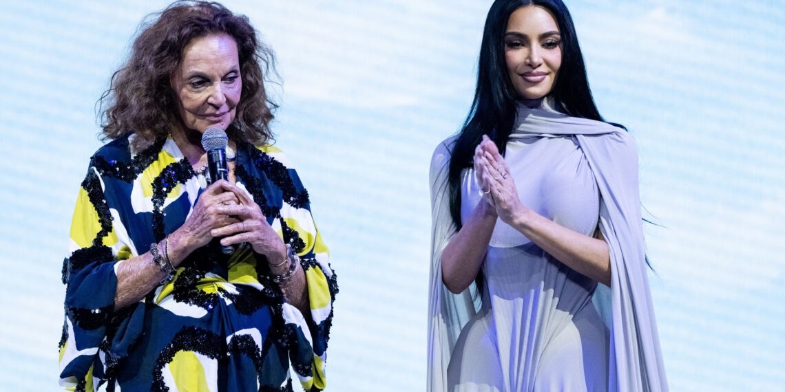 Kim Kardashian brilla con un vestido lila en los DVF Awards junto a grandes mujeres