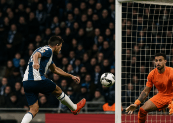La toma que no se vio en TV del golazo de Rodrigo Aguirre en el Uruguay vs. Perú