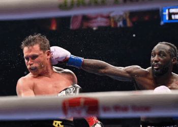 El enojo de TV Azteca y Televisa por la pelea de Canelo Álvarez vs. Terence Crawford