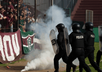 Lanús elimina a Fluminense en medio de violencia
