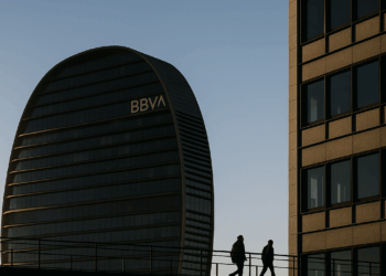 Opa de BBVA sobre las acciones del Sabadell comenzará el lunes