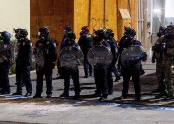 Oregón presenta demanda para impedir que Trump despliegue tropas en Portland