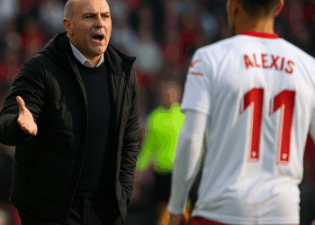 La respuesta del DT del Sevilla a los cuestionamientos por el fichaje de Alexis
