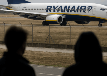 Sanción de 1,34 millones a Ryanair por entorpecer indagación sobre prácticas abusivas hacia agencias de viajes. – Dimension Turistica Magazine