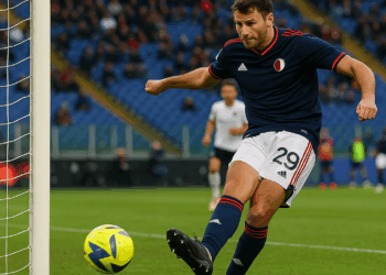 Santiago Giménez rompió la malaria y marcó en la Coppa de Italia