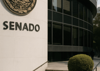 Después de los lujosos viajes de Noroña a Europa, el Senado se aprieta el cinturón. – Dimension Turistica Magazine