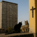 Tlatelolco, lugar del sacrificio, de Arnold Belkin, capta la fragilidad humana y la unión