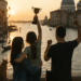 La familia triunfa y se lleva el León de Oro en el Festival de Cine de Venecia 2025. – Dimension Turistica Magazine
