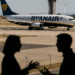 Las agencias de turismo solicitan negociación a Ryanair y Aena, advirtiendo que los viajeros son los principales afectados por el conflicto