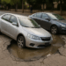 Automóviles particulares caen en mega bache en Bosques de San Sebastián en Puebla