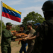 Venezuela entrena militarmente a civiles ante un eventual ataque de EU
