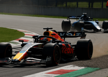 Verstappen logra la pole en una sesión accidentada, Colapinto 16°