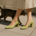 Mocasines planos, sandalias thong, clogs y más: 5 zapatos que Bottega Veneta propone para Primavera-Verano 2026