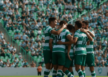 El colombiano Cristan Dájome ingresó de cambio en el complemento, para darle en el tiempo añadido, el agónico gol con el que los laguneros vencieron a los fronterizos, por lo que el festejo con sus compañeros fue eufórico, luego de quedarse con un elemento menos.