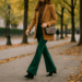 Cómo llevar los pantalones acampanados en el color verde oliva como Kate Middleton en otoño 2025