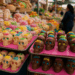 Encuentra calaveritas de amaranto o chocolate para tus ofrendas de Día de Muertos en este mercado de dulces de CDMX