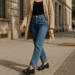 Eiza González luce mocasines y jeans rectos de los 90 en tendencia del otoño 2025