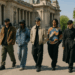 Los mejores looks del street style en Paris Fashion Week Primavera-Verano 2026