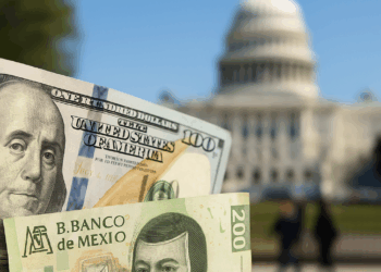 Peso mexicano se deprecia contra el dólar en segundo día de cierre de gobierno de EU