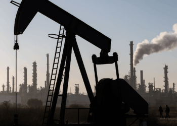 Precios del petróleo abren estables pero se encaminan a una pérdida semanal de 8%